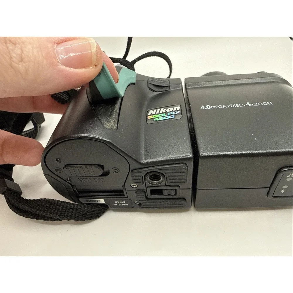 Nikon Coolpix 4500 4.0 MP 1.5